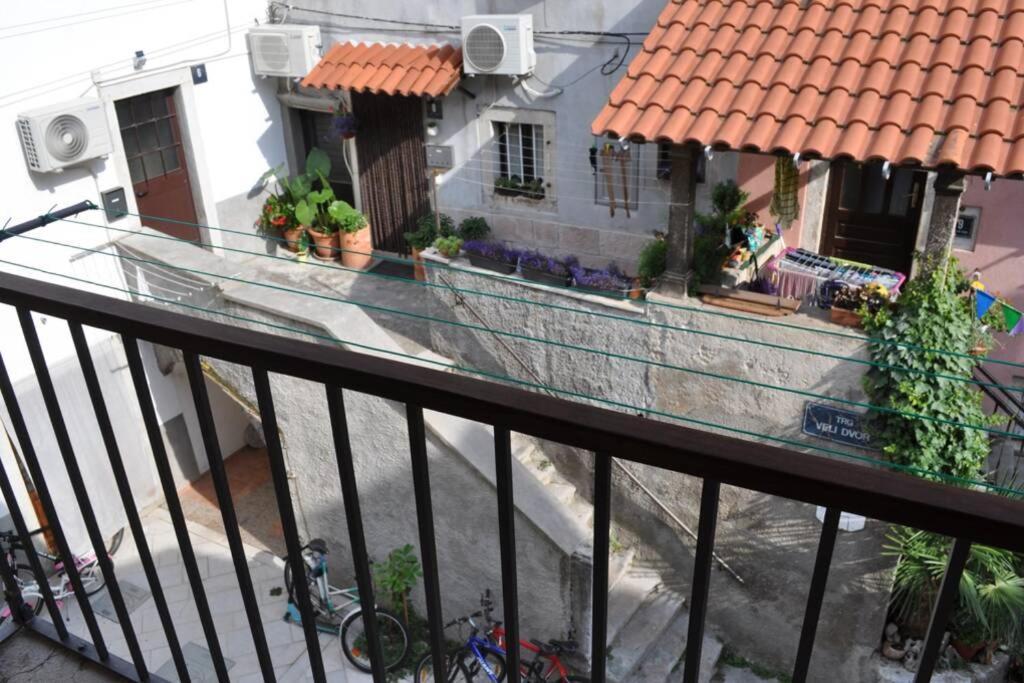 Apartment Veli Dvor Cres Exterior photo