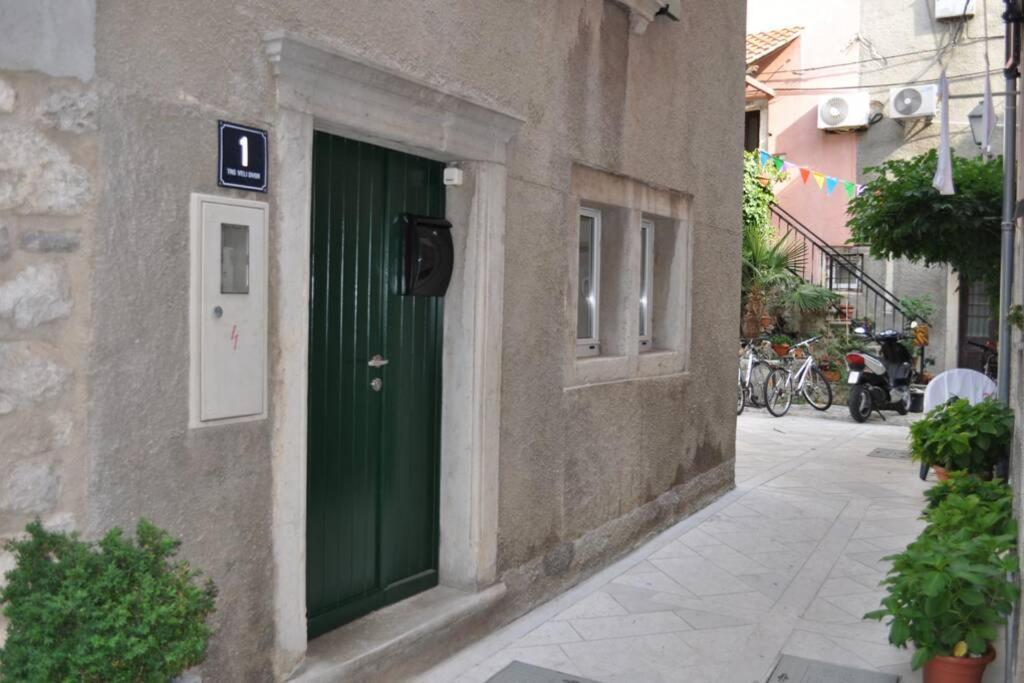 Apartment Veli Dvor Cres Exterior photo