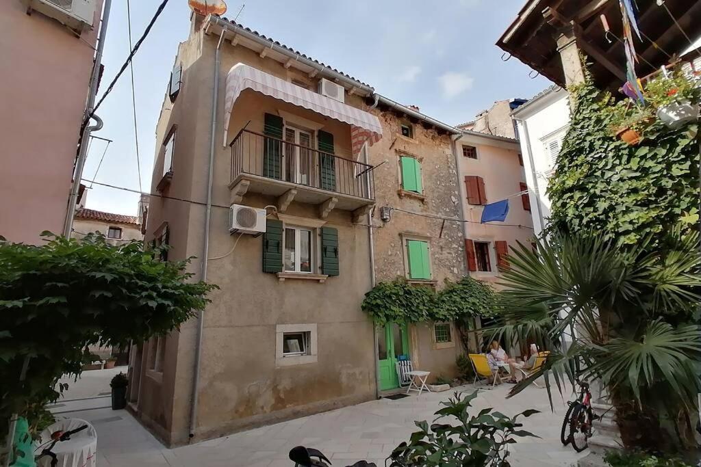 Apartment Veli Dvor Cres Exterior photo