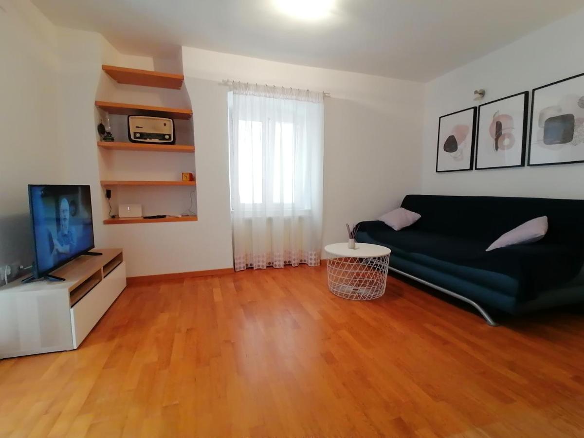 Apartment Veli Dvor Cres Exterior photo